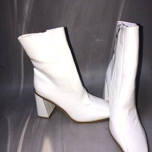 Nasty Gal White Boots W8